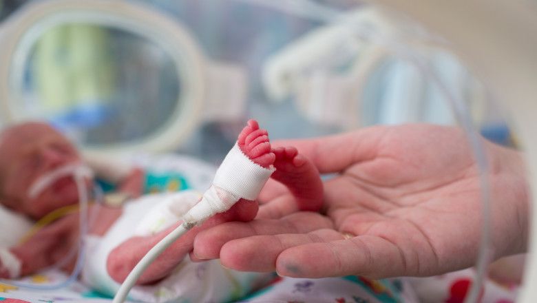 Cei șase supereroi: Poveștile celor șase copii care au învins, chiar și la 540 de grame de viață. Aparatura medicală de ultimă generație îi ajută pe prematuri să meargă acasă