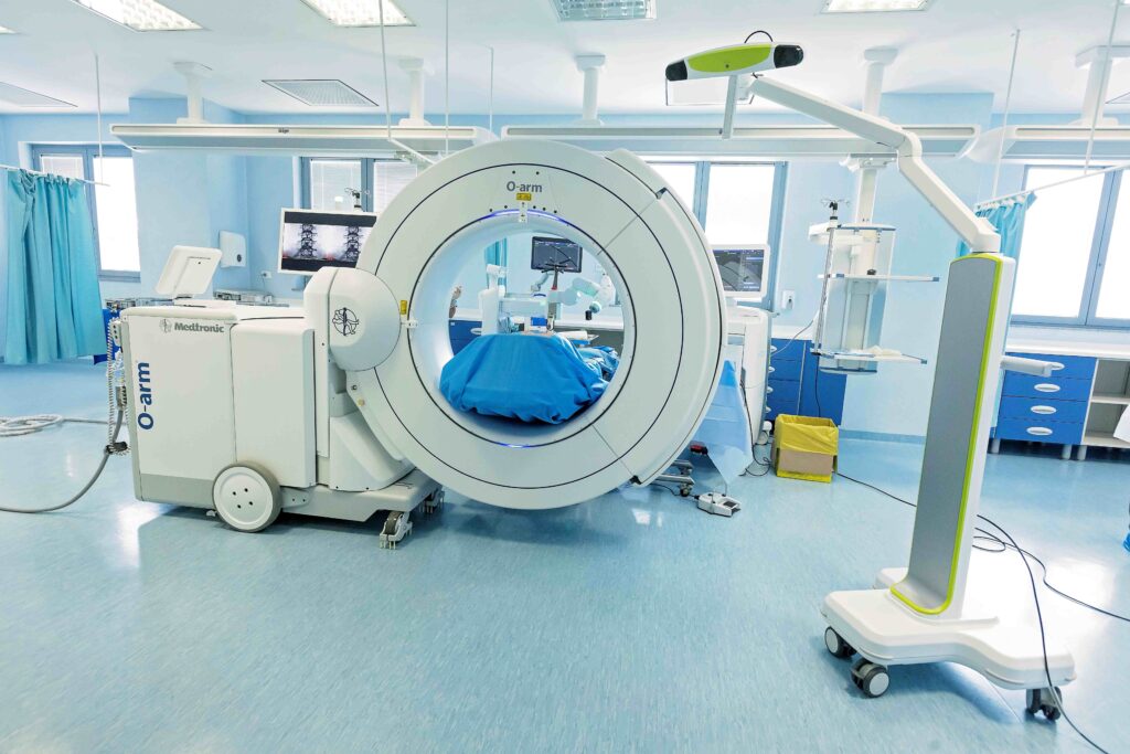Spitalul Monza a schimbat în ultimii 5 ani paradigma în tratamentul copiilor și adulților cu deformări grave ale coloanei